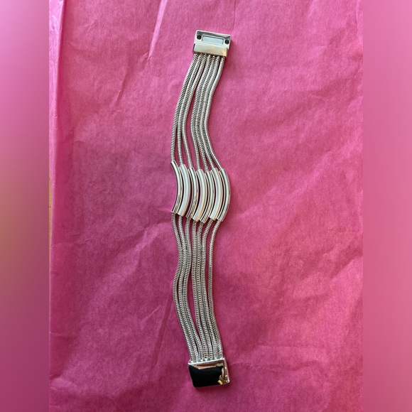 Nine West silver tone magnetic clasp bracelet - Picture 2 of 5